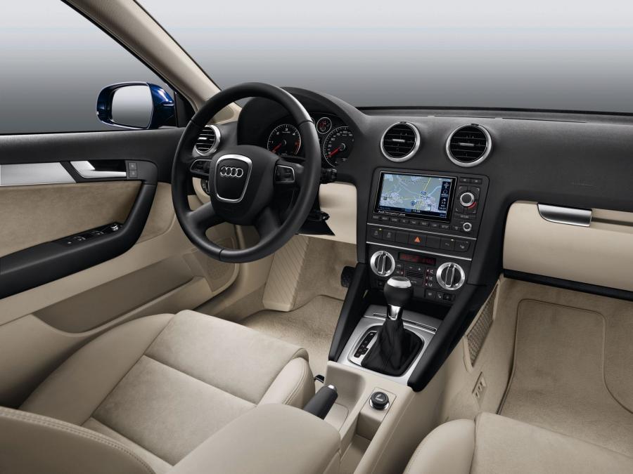 Интерьер Audi A3 Sportback TDI (8PA) 2010 года  (WW) (фото 14 из 15)